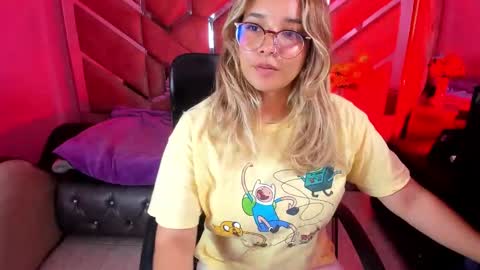  OLIVIA  online show from 09-19-25, 02:35