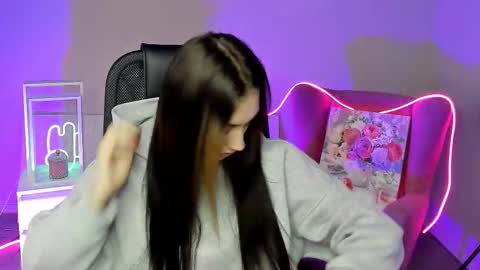 olivia_norton_ online show from 10-07-25, 12:13