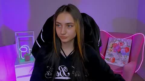 olivia_norton_ online show from 10-16-25, 01:12