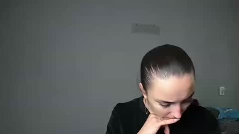 Snapshot of olivia_oliv chatting on 10-13-25, 08:36 Olivia online show from 10-13-25, 08:36