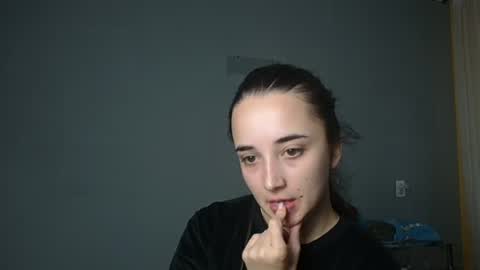 Snapshot of olivia_oliv chatting on 10-14-25, 01:01 Olivia online show from 10-14-25, 01:01