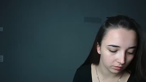 Snapshot of olivia_oliv chatting on 10-24-25, 05:31 Olivia online show from 10-24-25, 05:31