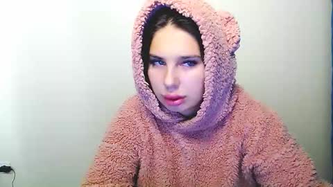 Olivia online show from 09-18-25, 03:19