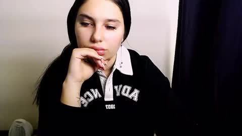 Snapshot of olivia_red_ chatting on 10-14-25, 04:02 Olivia online show from 10-14-25, 04:02