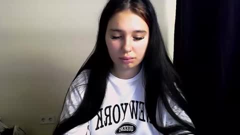 Snapshot of olivia_red_ chatting on 11-04-25, 04:22 Olivia online show from 11-04-25, 04:22