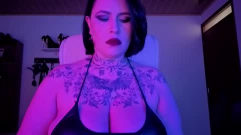 Snapshot of olivia_seex chatting on 10-20-25, 02:17 online show from 10-20-25, 02:17