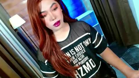 Snapshot of olivia_the_temptress27 chatting on 04-17-26, 09:01 Miss OLIVIA online show from 04-17-26, 09:01