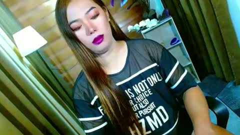 Snapshot of olivia_the_temptress27 chatting on 04-26-26, 08:23 Miss OLIVIA online show from 04-26-26, 08:23