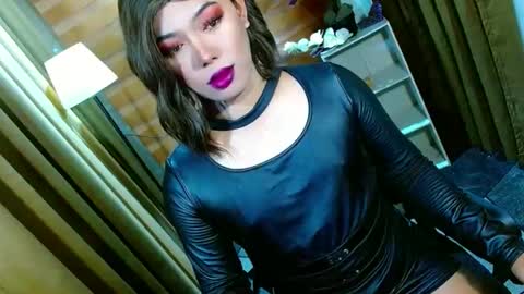 Snapshot of olivia_the_temptress27 chatting on 04-27-26, 09:18 Miss OLIVIA online show from 04-27-26, 09:18