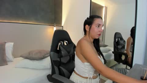 olivia_willoow online show from 10-23-25, 08:29