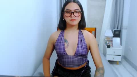Snapshot of olivia_xxo chatting on 07-16-26, 10:49 olivia_xxo online show from 07-16-26, 10:49