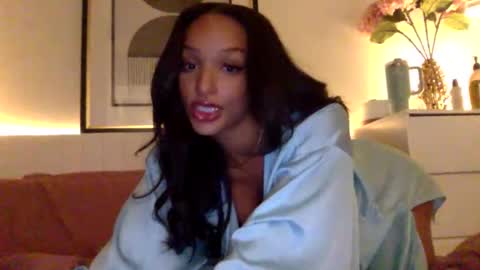Snapshot of oliviaamara chatting on 05-20-26, 03:02 oliviaamara online show from 05-20-26, 03:02