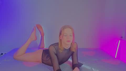 oliviaapink online show from 03-27-26, 03:12