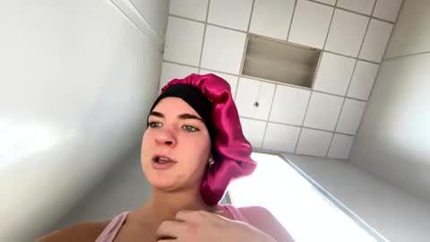 oliviaaraee online show from 02-06-26, 05:16