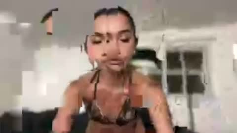 Snapshot of oliviaarmani chatting on 08-09-26, 02:00 Olivia online show from 08-09-26, 02:00