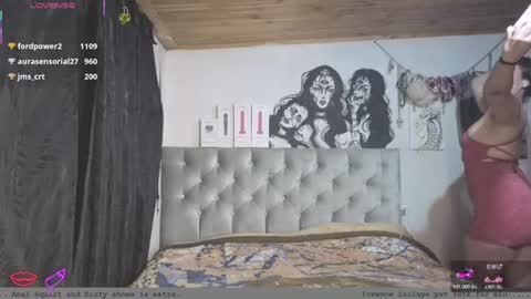 oliviabluee10 online show from 06-30-26, 04:35