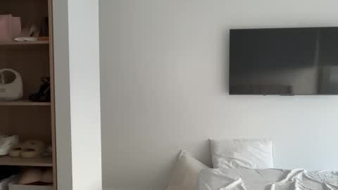 Olivia Brookes online show from 01-18-26, 08:23