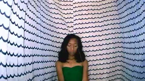 oliviah27 online show from 10-30-25, 07:14