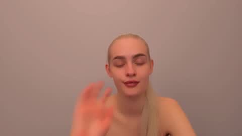 oliviaBeauty online show from 12-21-25, 09:11