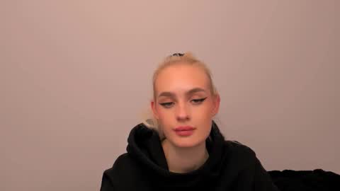 oliviaBeauty online show from 02-11-26, 08:03