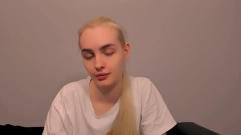 oliviaBeauty online show from 03-23-26, 01:15