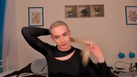 oliviaBeauty online show from 04-15-26, 07:58