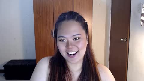 Snapshot of oliviahollywood chatting on 01-17-25, 02:07 olivia hollywood online show from 01-17-25, 02:07