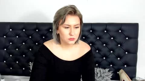 Olivia online show from 02-11-26, 01:38