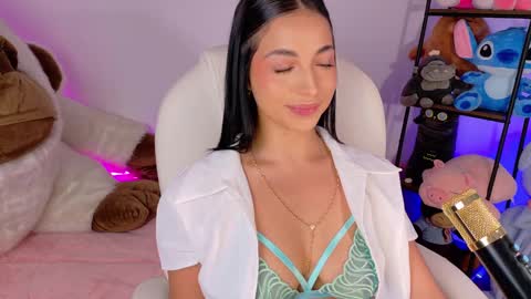 Olivia Mcneill  online show from 09-15-25, 01:11