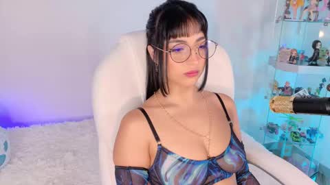 Olivia Mcneill  online show from 11-16-25, 08:14