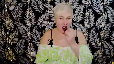 Kelly online show from 12-21-24, 12:38