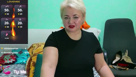 oliviaparadise online show from 11-19-25, 06:19