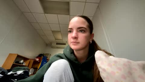 Snapshot of oliviaraeee chatting on 02-03-26, 10:15 Olivia Rae online show from 02-03-26, 10:15