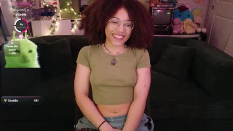 Snapshot of ollythegreat chatting on 12-16-25, 11:32 olly online show from 12-16-25, 11:32