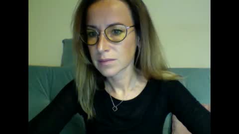 olyra11 online show from 12-16-25, 06:57