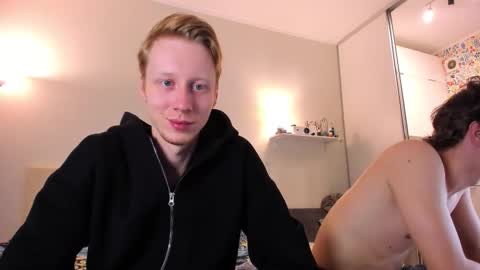 Snapshot of omg_pie chatting on 10-26-25, 05:02 Mars online show from 10-26-25, 05:02