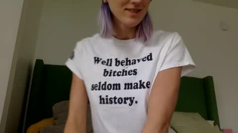 Snapshot of omilk chatting on 12-22-24, 08:58 omilk online show from 12-22-24, 08:58