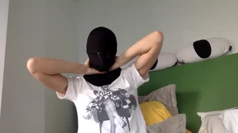 Snapshot of omilk chatting on 12-28-24, 10:13 omilk online show from 12-28-24, 10:13