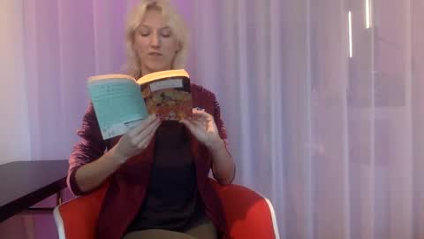 Snapshot of omilk chatting on 09-08-25, 02:49 omilk online show from 09-08-25, 02:49