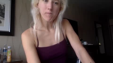 Snapshot of omilk chatting on 09-27-25, 04:45 omilk online show from 09-27-25, 04:45