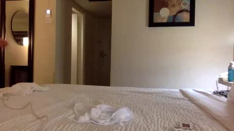 Snapshot of omilk chatting on 10-16-25, 02:01 omilk online show from 10-16-25, 02:01