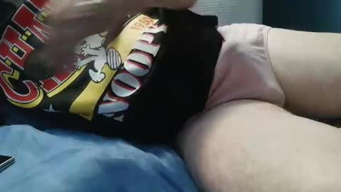 Snapshot of omniluvr chatting on 10-21-25, 11:22 Willy Wanker online show from 10-21-25, 11:22