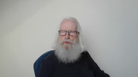 Snapshot of onanister chatting on 05-02-26, 06:40 Somewhere over the rainbow online show from 05-02-26, 06:40