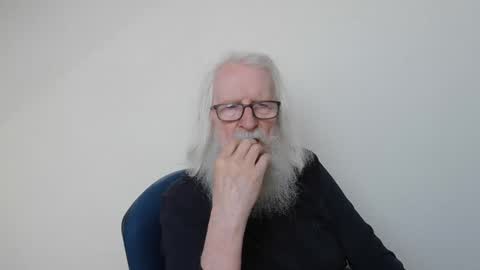 Snapshot of onanister chatting on 05-16-26, 06:32 Somewhere over the rainbow online show from 05-16-26, 06:32