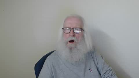 Snapshot of onanister chatting on 05-21-26, 07:15 Somewhere over the rainbow online show from 05-21-26, 07:15