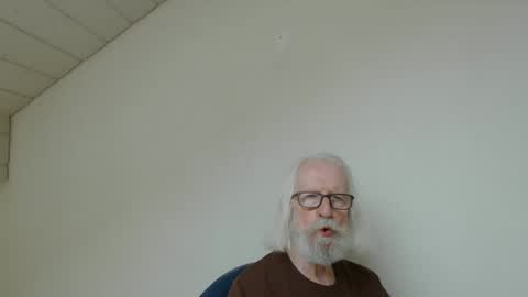 Snapshot of onanister chatting on 06-10-26, 06:56 Somewhere over the rainbow online show from 06-10-26, 06:56