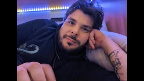 Snapshot of onecrew1 chatting on 10-03-25, 01:52 onecrew1 online show from 10-03-25, 01:52