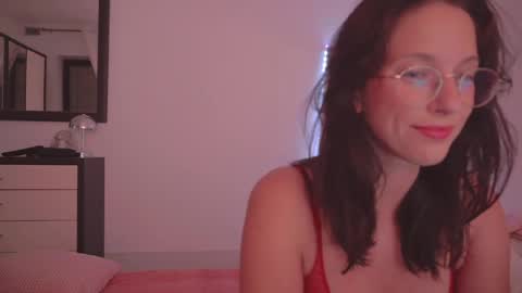Snapshot of onelittlemermaid chatting on 04-10-26, 09:52 Ariel online show from 04-10-26, 09:52