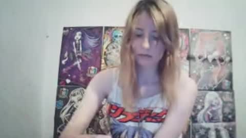 Snapshot of oniemilot chatting on 07-07-26, 07:51 Elara online show from 07-07-26, 07:51