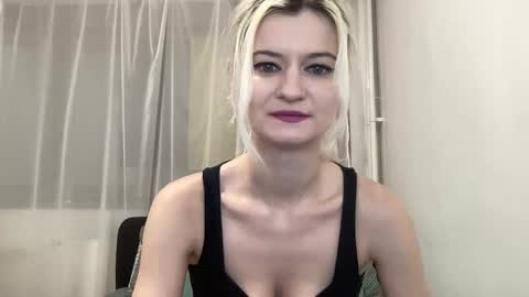Snapshot of onika_cox chatting on 05-28-26, 01:52 Onika online show from 05-28-26, 01:52
